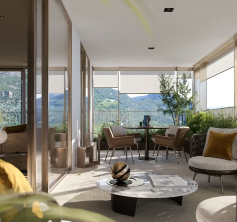 Modernes Wohnzimmer mit großen Fenstern, Pflanzen und stilvollen Möbeln.